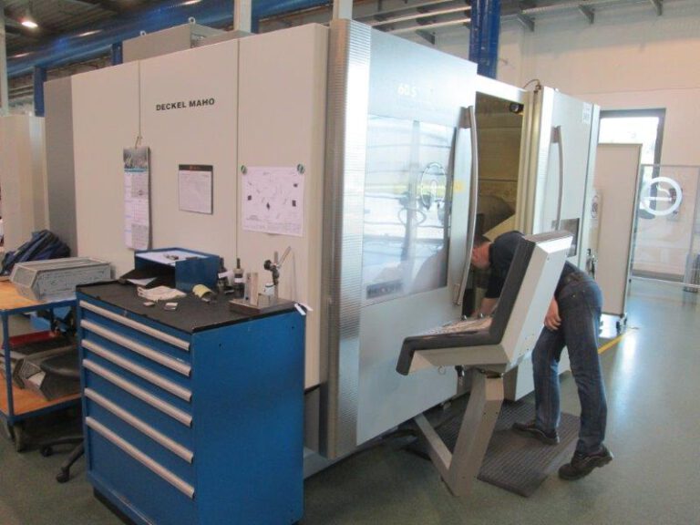 DMC 60 S  DECKEL MAHO 2002