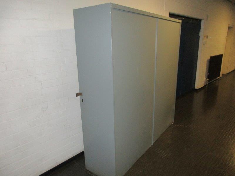 Alternative view of Magazin- / Schiebetürschrank  UNBEKANNT unbelkannt