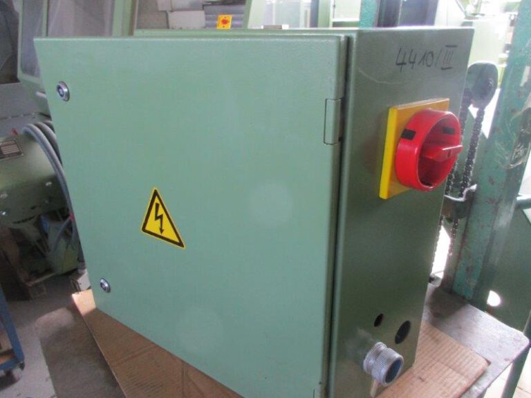 3UI132 B  MICHAEL RIEDEL