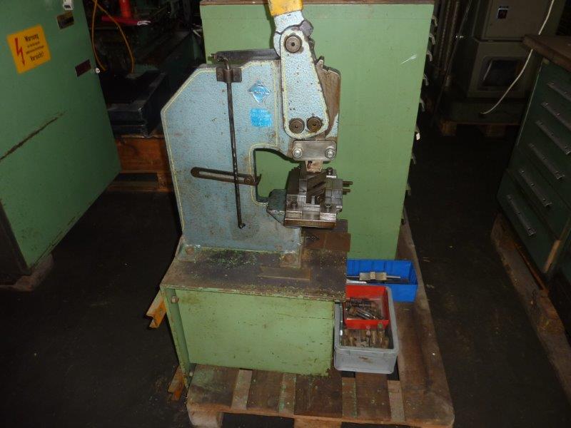 22 N / 16  MUBEA 1980