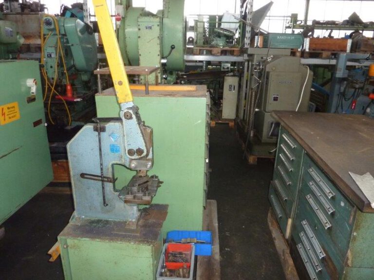 22 N / 16  MUBEA 1980