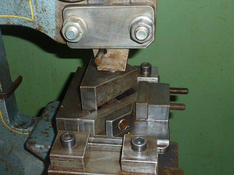 22 N / 16  MUBEA 1980