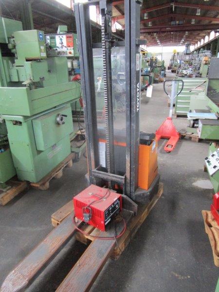 Alternative view of 7 SM 10 / 24 V  TOYOTA 2003