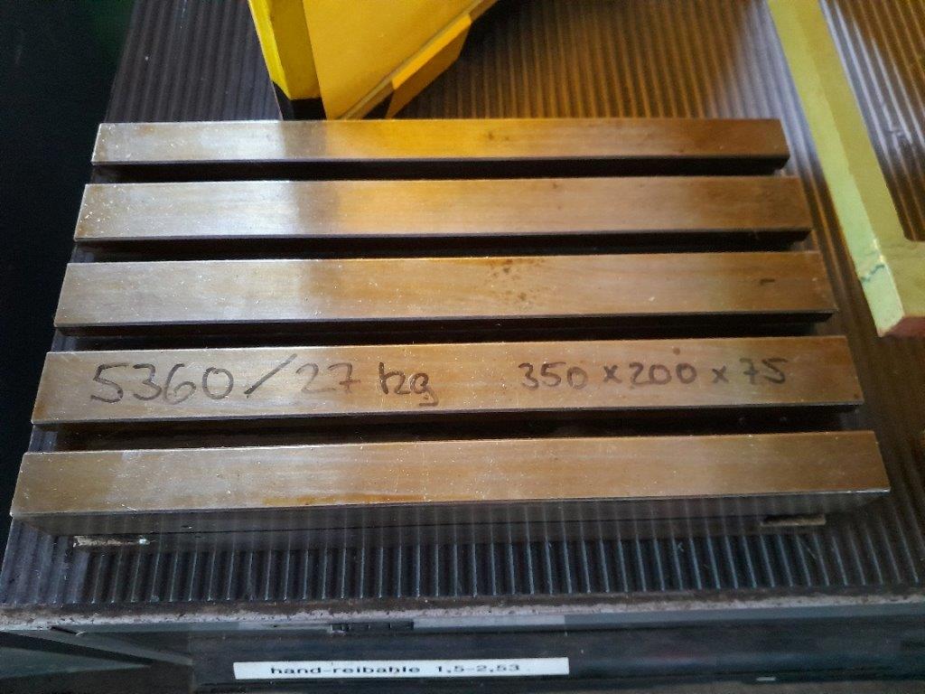 2022 ( Bauart 2022 )  UNBEKANNT / Bauart DECKEL