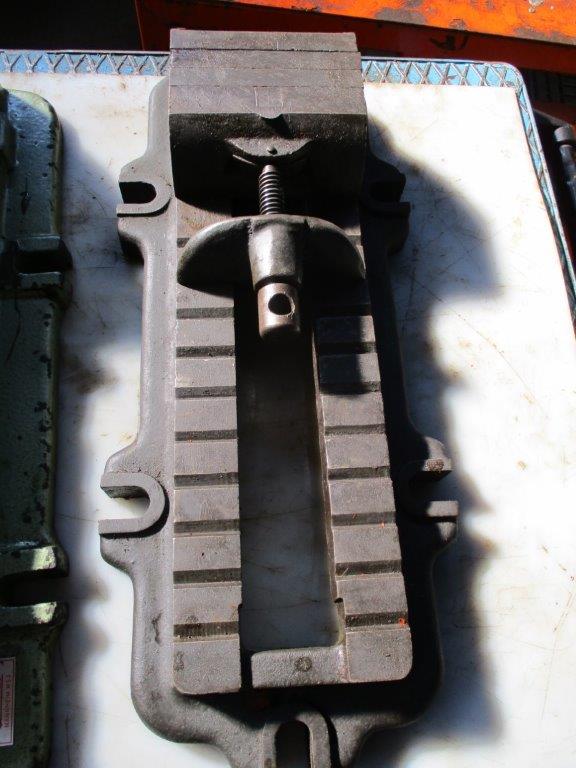 Backenbreite 150 mm  UNBEKANNT