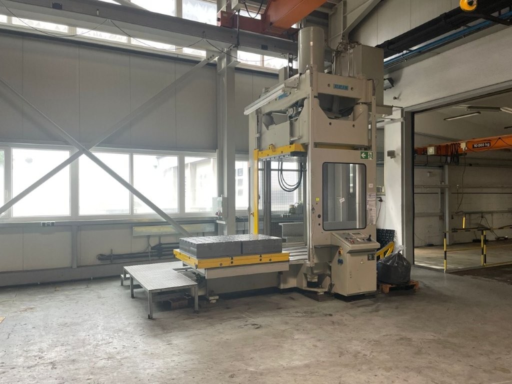 Alternative view of TUS 130-200  REIS 2002