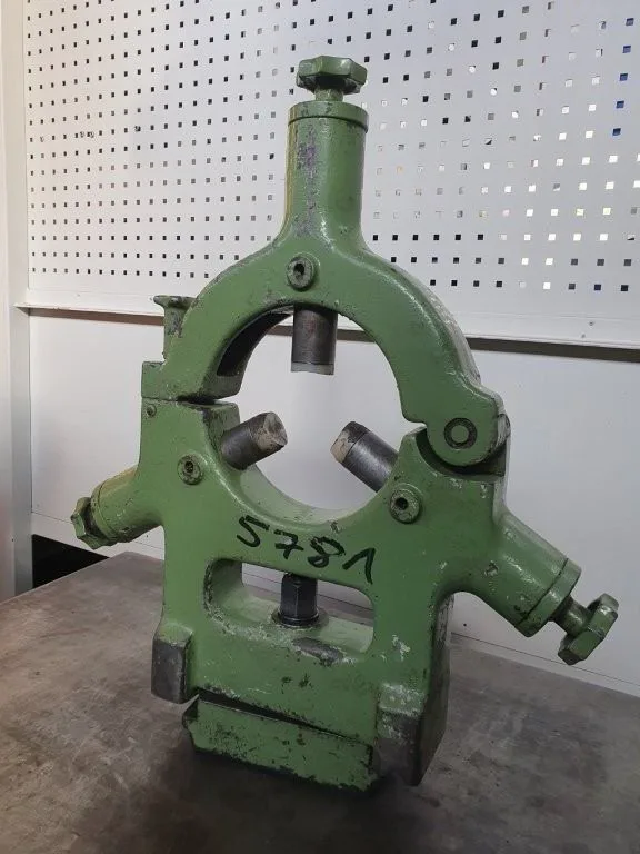 Ø 180 / Sph. 320 / BBreite 255 UNBEKANNT